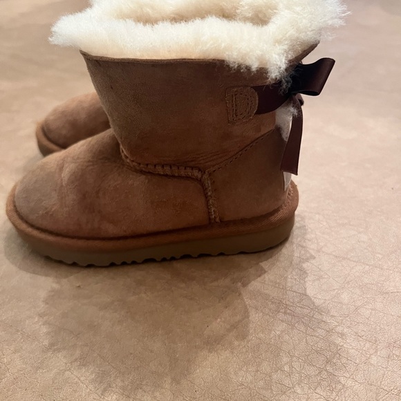 Toddler girls Ugg Bailey button boots size 9 - Picture 3 of 3